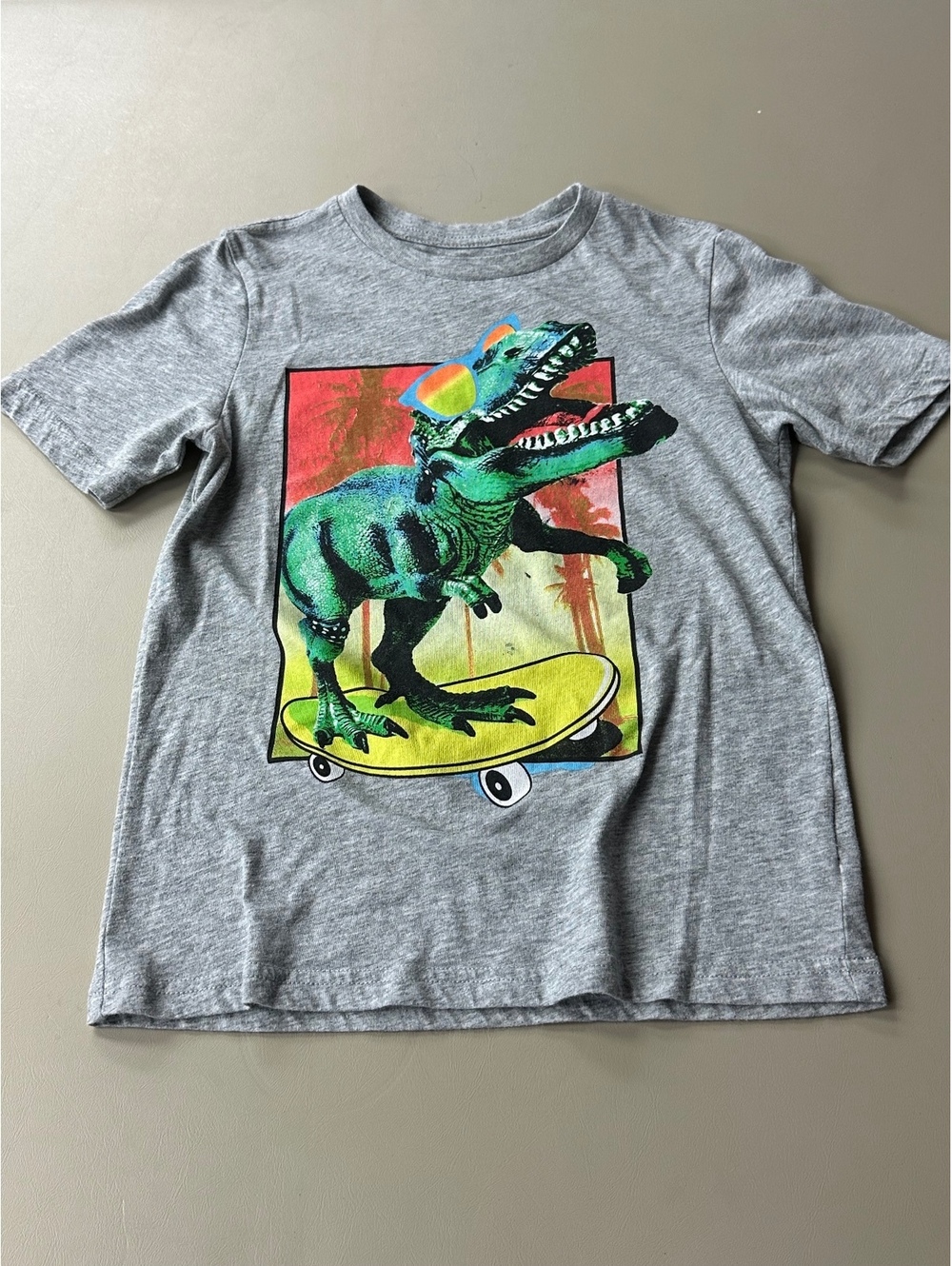 Wonder Nation Boys' Gray T-Shirt with Dinosaur Skateboard Graphic, Size M (8)